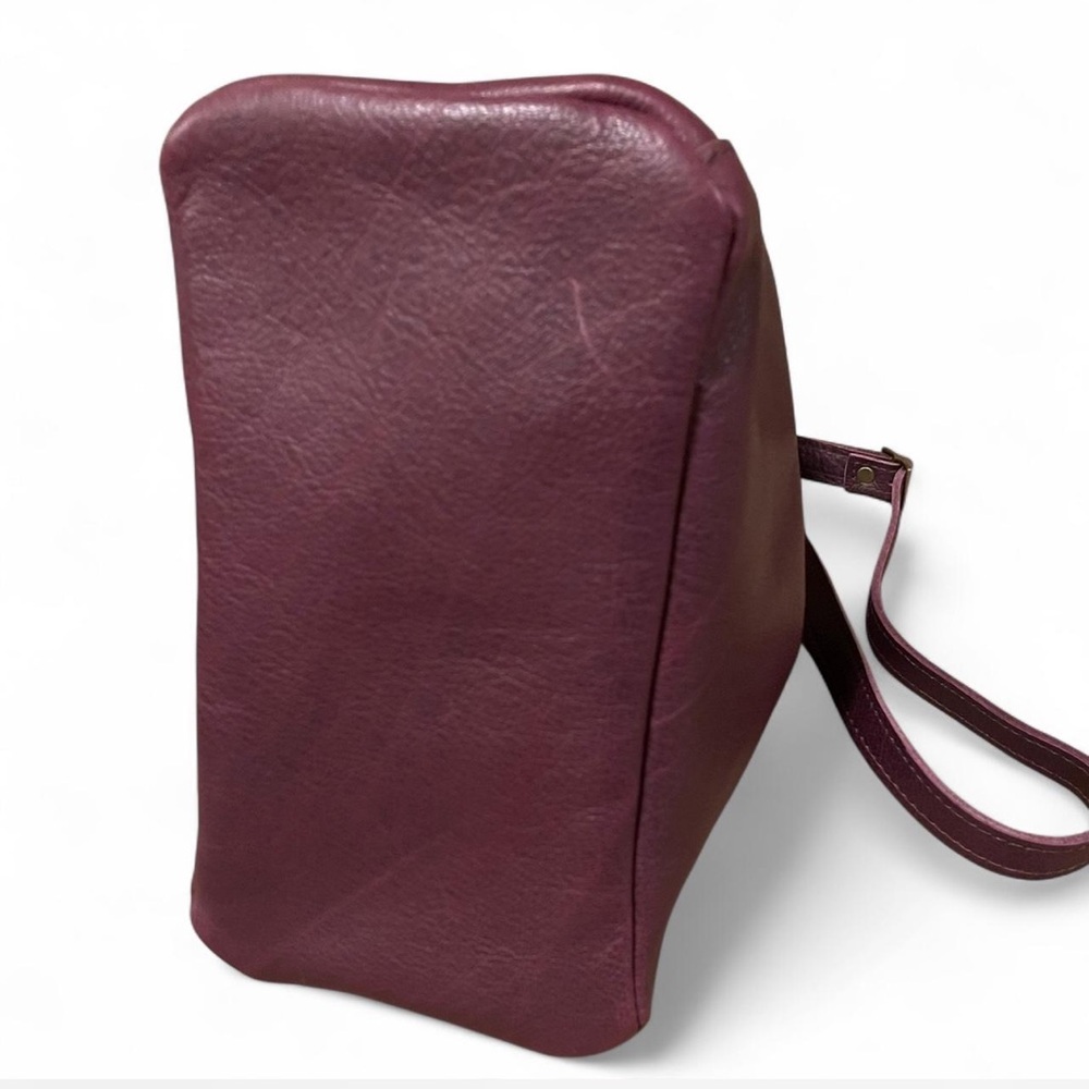 Portland Leather Company Almost Perfect Butterfly Bucket Bag - Picture 4 of 6